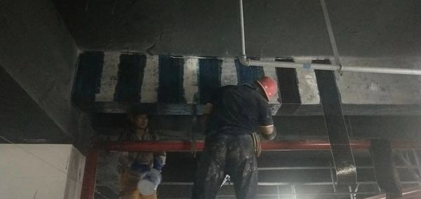 南方新城局部梁板粘贴碳纤维加固