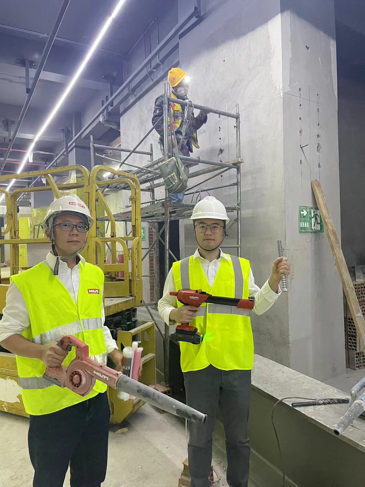 九龙坡人民医院迁建项目固定钢结构安装喜利得倒锥形高强锚栓